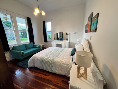 White Queen/King Bedroom