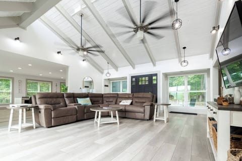 35147226-a8e3-421e-9f49-25c240c3eba5