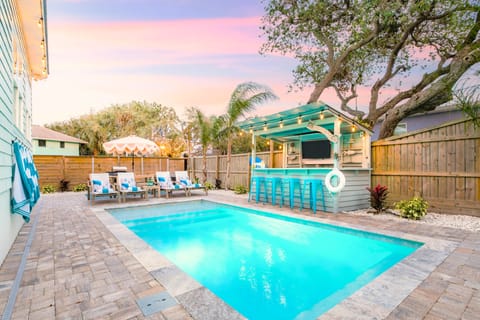 Private Pool with Tiki Bar, pool loungers and pool floaties