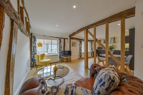 Living Room / Lounge