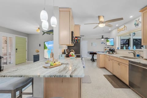 Well equipped kitchen with kitchen bar to chat with guests