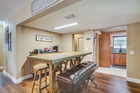 Dining Table | Dishware & Flatware