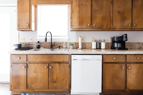 A convenient sink for quick clean-ups
