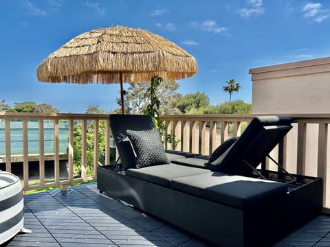 upper deck with flexible seating; seat backs may be moved in multiple directions