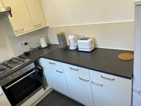 kitchen - gas hob extractor electric fan oven