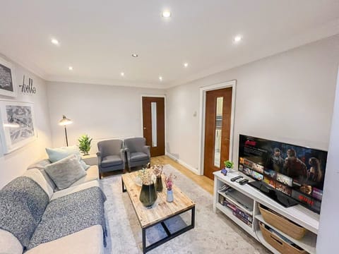 Lovely 4 Bedroom house with FREE Wi-Fi garden in Brondesbury Kilburn