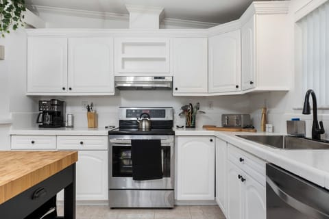 Fully Equipped - Everything You Need To Make A Delicious Home Cooked Meal!