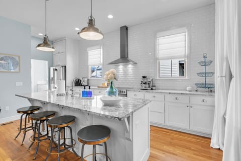 Kitchen with bar/seats 4.