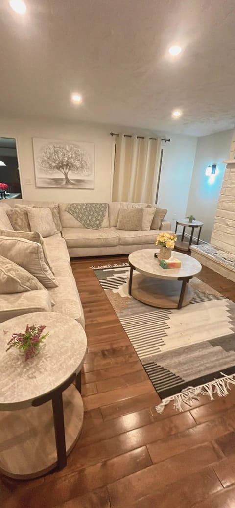 We have added Christmas decor to this room please check more photos.