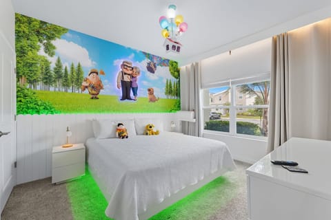 Up themed bedroom