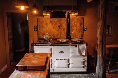 Charming holiday home near Ciney and Durbuy with vintage stove. Authentic Ardennes charm meets modern holiday comfort.