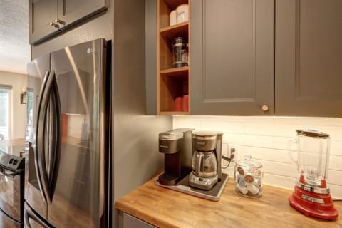 Beverage Station w/ Keurig, standard drip coffee maker, and Waring blender.