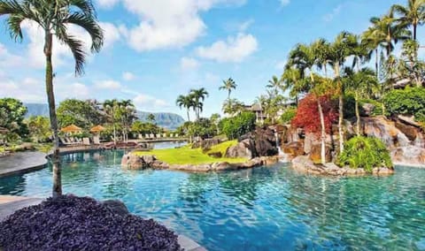 Hanalei Bay Resorts beautiful lagoon style swimming pool