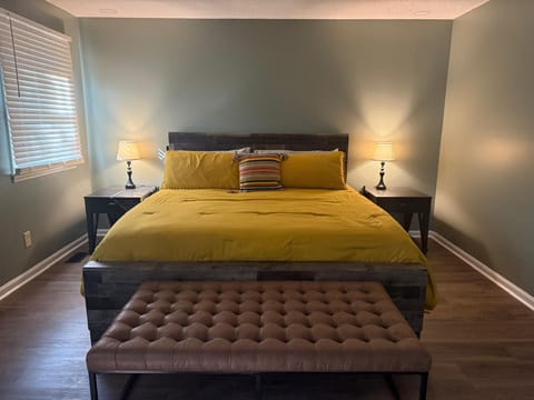 King Adjustable Main Suite