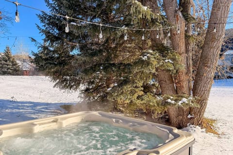 Unwind in the hot tub surrounded by winter wonderland. Your cozy retreat in the snow!