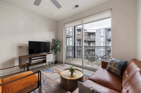 Modern Nulu 2BR CozySuites 09