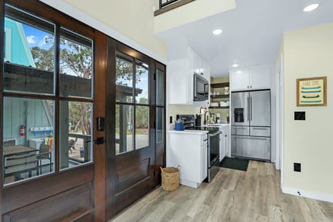 There is a full size kitchen