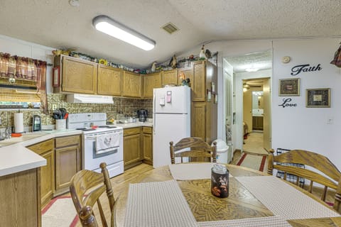 Dining Area | Dishware & Flatware