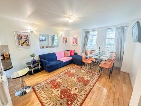 Living room | Detached House + Parking near Paddington, Hyde Park, Little Venice