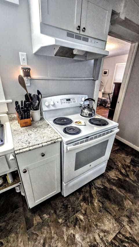 Oven, 3 Rd queen bedroom to the right
