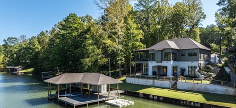 Lakeshore Oasis view from Lake