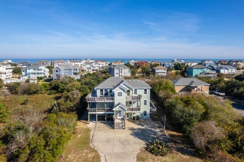 WH582: Beachnuts Too | Front Exterior