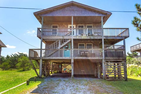 Escape to Lifesaver Haven, a beautifully designed 3-bedroom, 3-bathroom beach retreat.