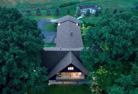   A 10+ acre retreat to explore Upstate New York.  Perfect for family reunions with friends and family!  Close to Lakes, State Parks, Wineries.  