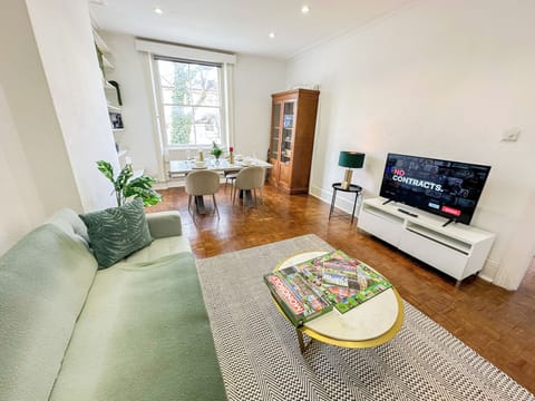 London's 2-Bedroom Apartment with FREE Wi-Fi Near Abbey Road, Maida Vale