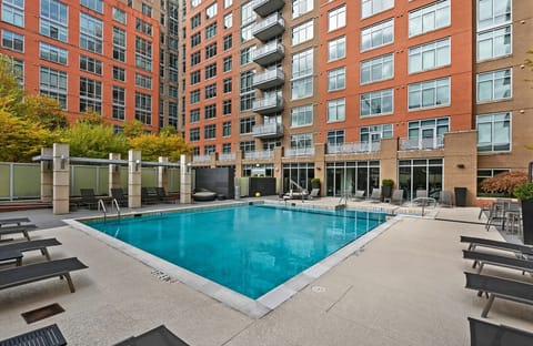 pool_lounge1