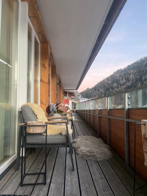 Balcony / Mountain Views / Outdoor Furniture