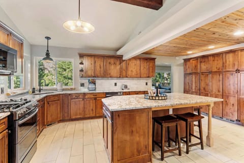 Fully stocked kitchen with modern appliances and amenities.