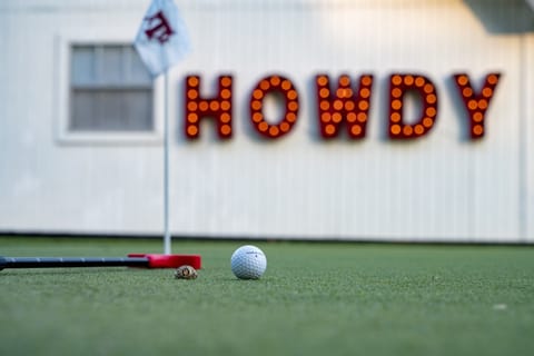 A little Aggie pride on the putting green