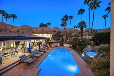 Casa Sueños - Night Pool and Mountain Views