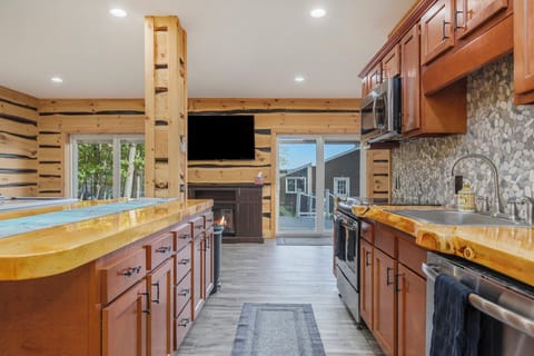 Bunk House Kitchen Room