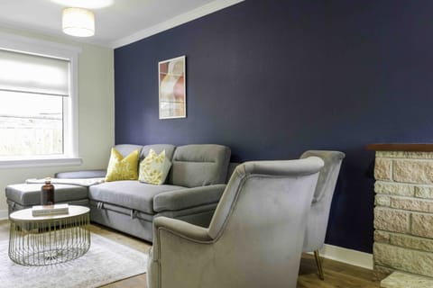 Living Room / Lounge