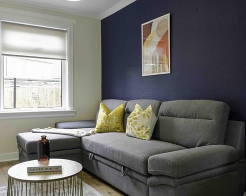 Living Room / Lounge