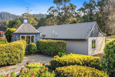 The Clocktower is set behind manicured hedge gardens making this an idyllic rural hideaway to renew your senses.