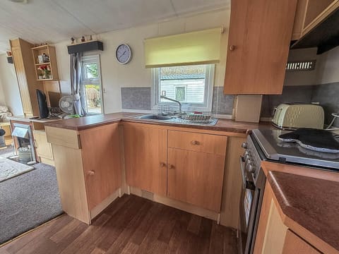 Plan your next family holiday UK at Southview Holiday Park Skegness, located in Lincolnshire, and enjoy dog friendly mini breaks with a cosy kitchen area in a caravan for all your cooking needs.