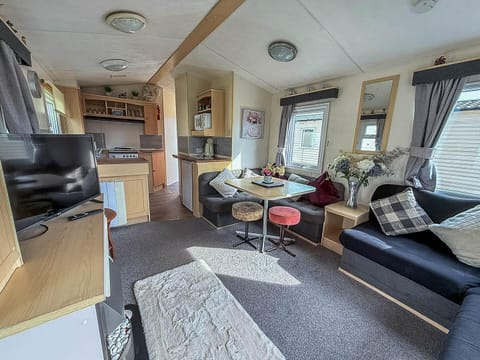 Whether you're planning last minute weekend getaways or your holidays 2026, Parkdean Resorts Southview Holiday Park Skegness offers everything you need for a relaxing and fun-filled break.