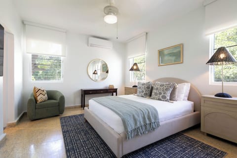New bedroom art, beds, carpets, sectional sofa in living room, many upgrades to the apartment done on Sep 2025. 