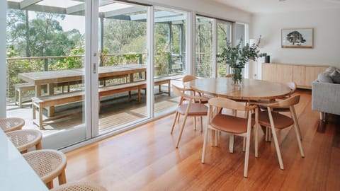 Dining room and bench seating for 10 guests