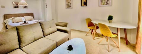 Spacious dining room that combines comfort and space, perfect for relaxing or sharing a meal in good company. A bright and welcoming place, ideal for enjoying your free time.