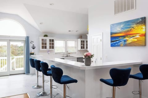 Breakfast Bar (Seats 6)