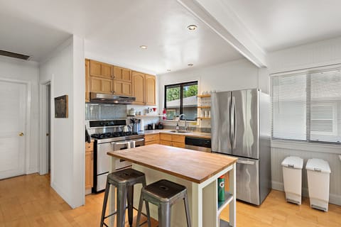 Extra seats and room to help prep meals at the kitchen island.