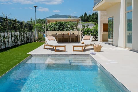 Villa Veluri with 4 bedrooms and heated pool