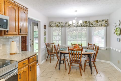 Dining Area | Dining Table | Dishware/Flatware