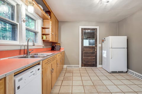 Kitchen | 1st Floor | Drip Coffee Pot | Blender | Toaster