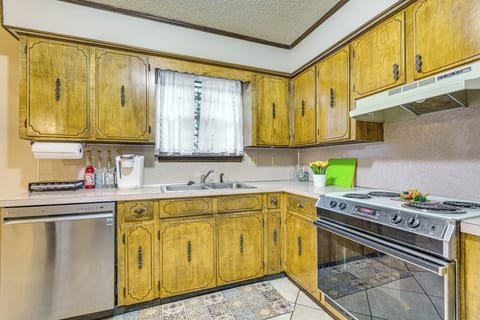 Kitchen | Refrigerator | Microwave