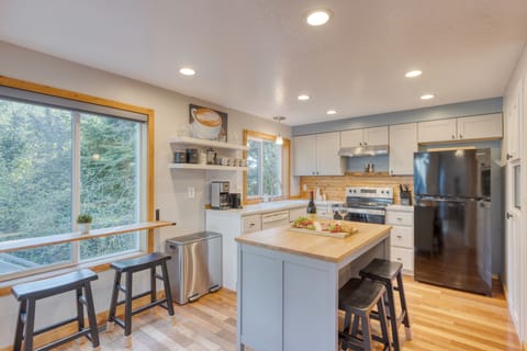 Fully equipped kitchen.